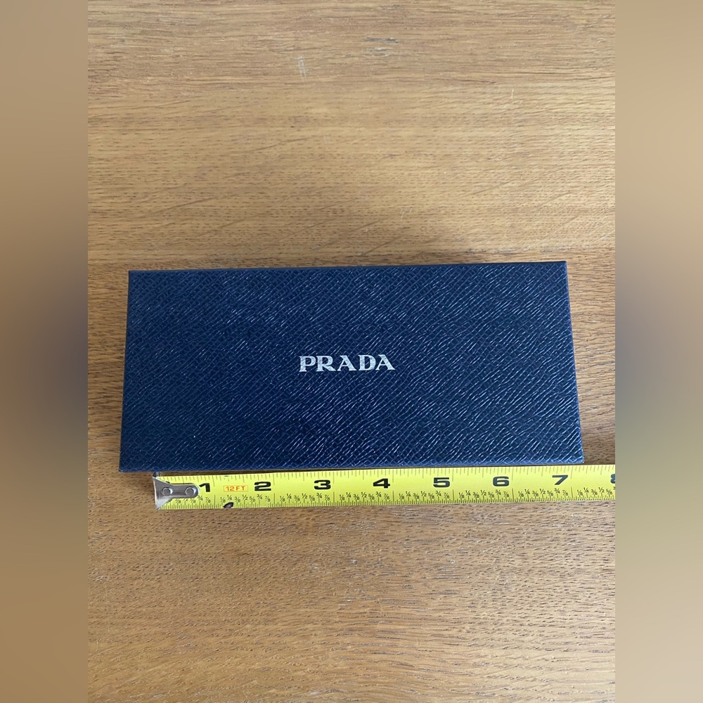 PRADA Box - Picture 4 of 8